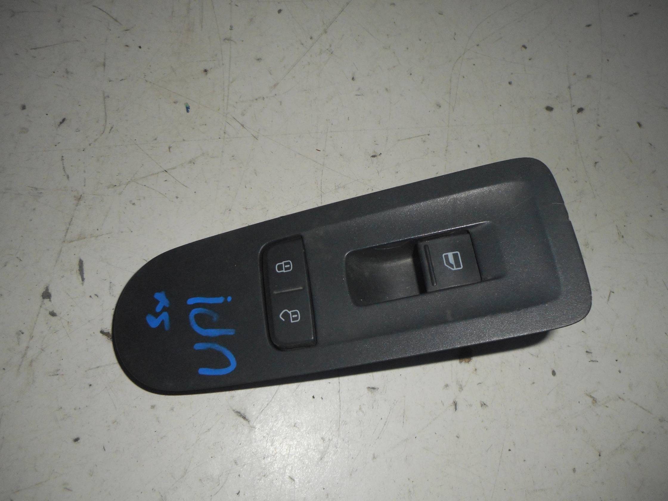 Interruttore alzacristalli porta ant. sx.